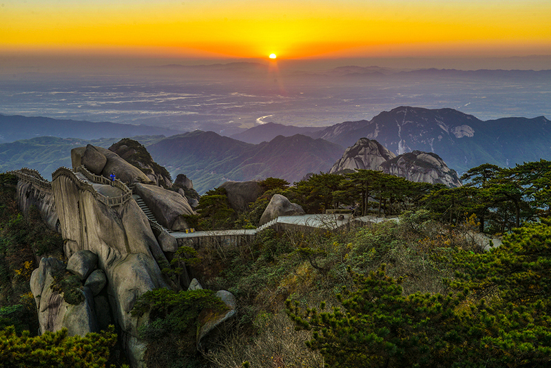 徐原超_作品名_日出東方_手機_18120311166_ID_04050031530-18111918525556_o.jpg